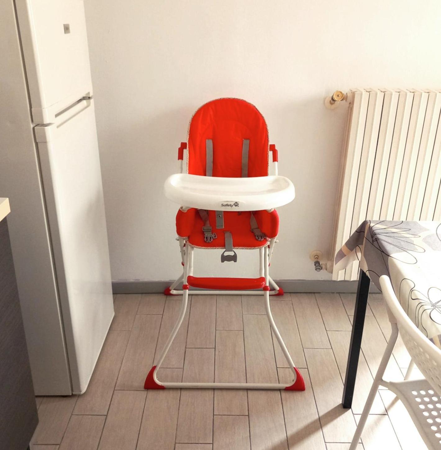 La Dolce Vita - Appartamento Con Parcheggio Privato Vicino Al Centro E All'Ospedale Asti Exterior photo