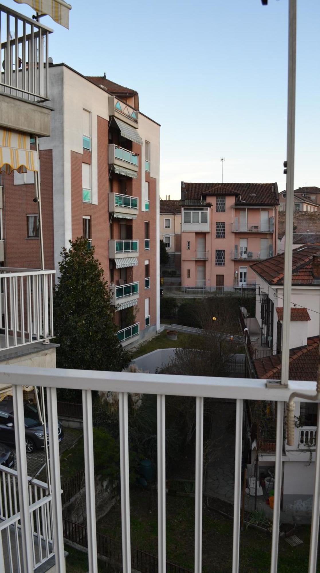 La Dolce Vita - Appartamento Con Parcheggio Privato Vicino Al Centro E All'Ospedale Asti Exterior photo